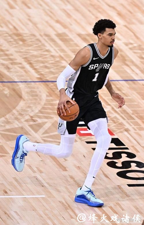 霍里直言文班亚马不稳定难进前五,非詹姆斯科比级别 霍里直言文班亚马不稳定难进前五,非詹姆斯科比级别