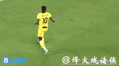 本赛季，莱奥屡次因担任中锋表现遭质疑，许多人不相信他能成为锋线支点，但数据和阿莱格里坚持支持他的价值